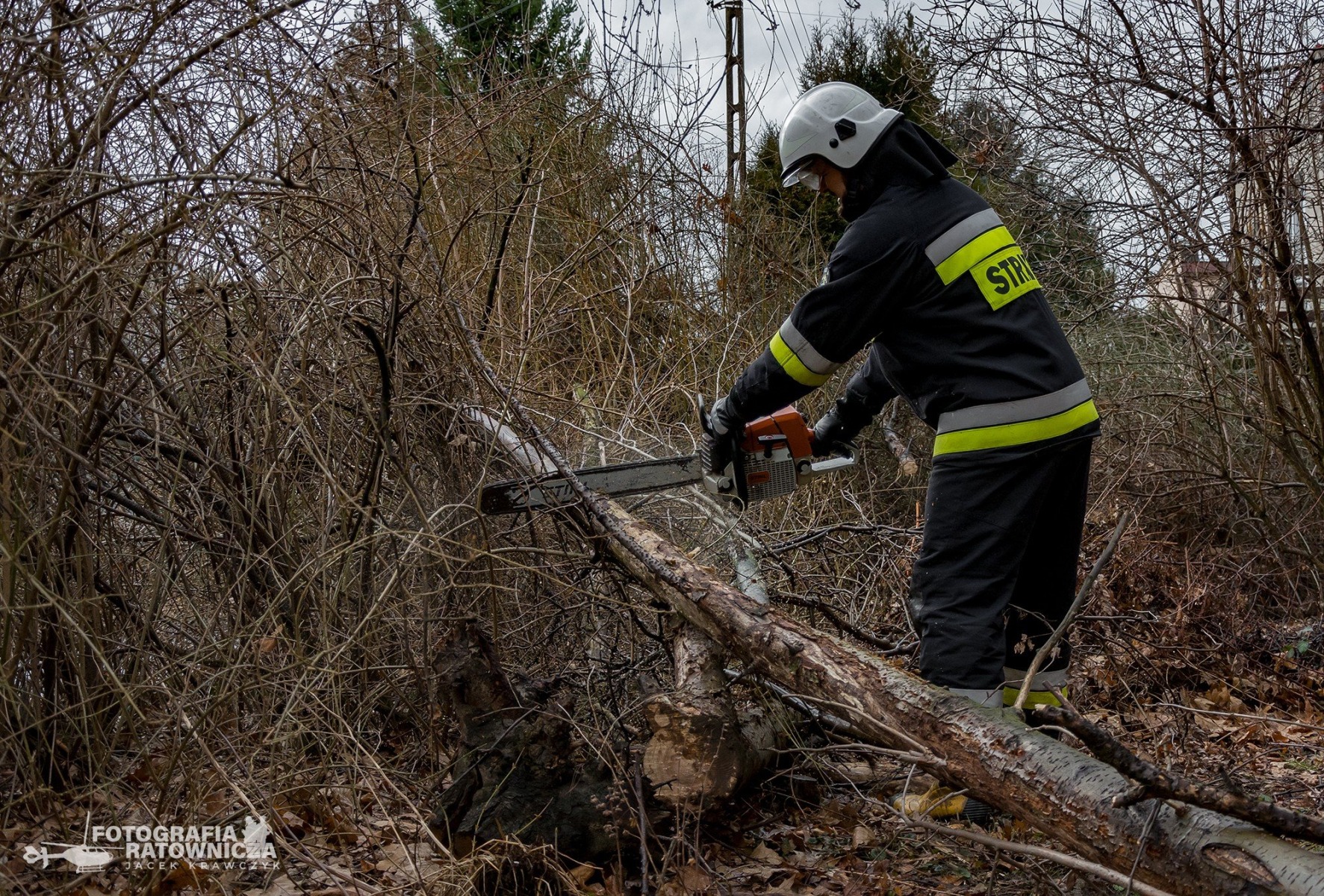 UWAGA ! Ostrzeżenie przed bardzo silnymi podmuchami wiatru !