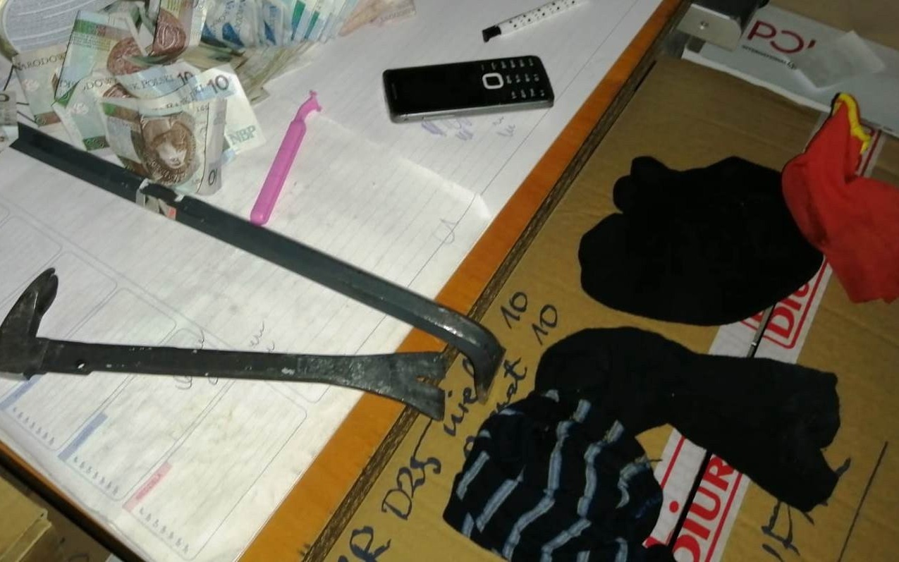 Policjanci zaskoczyli włamywacza na gorącym uczynku