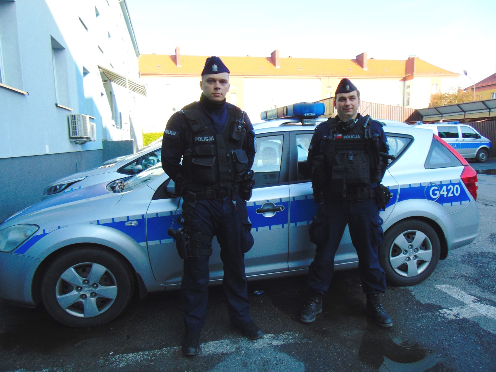 Policjanci ewakuowali mieszkankę i zatrzymali podejrzanego o podpalenie