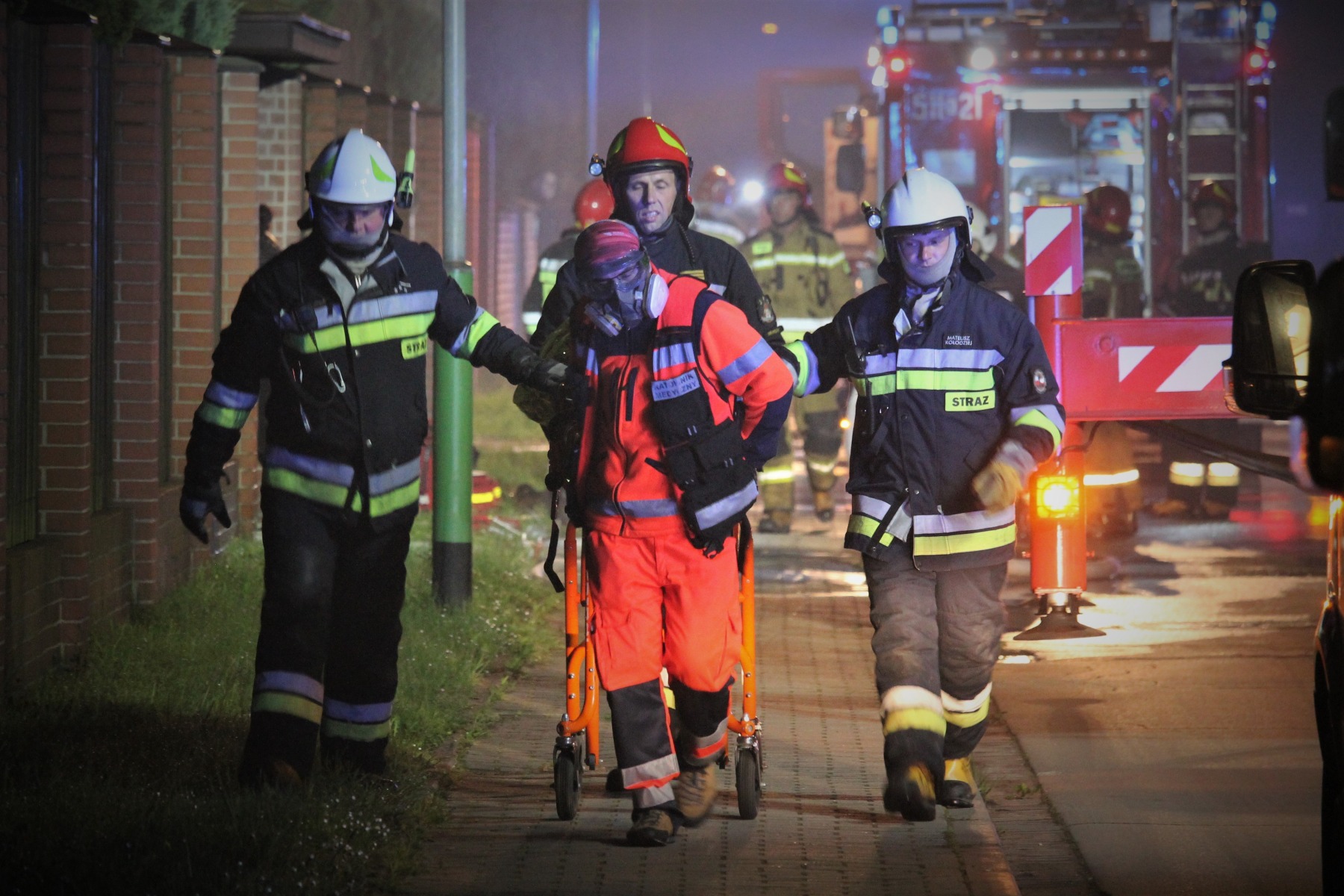 Tragiczny finał pożaru budynku w Oświęcimiu. Jedna osoba nie żyje a druga została poszkodowana – FILM, ZDJĘCIA!