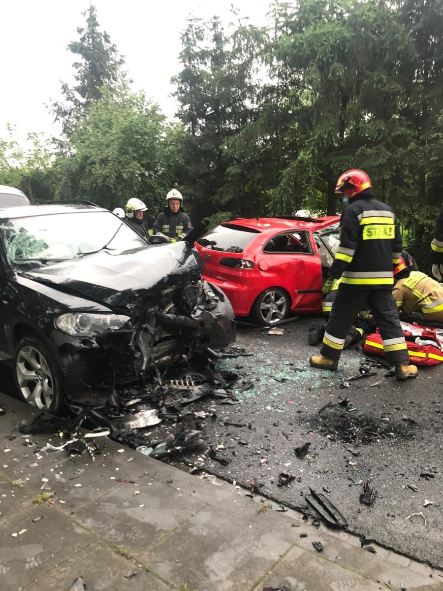 Poważny wypadek w Łękach. DW948 jest zablokowana – ZDJĘCIA!