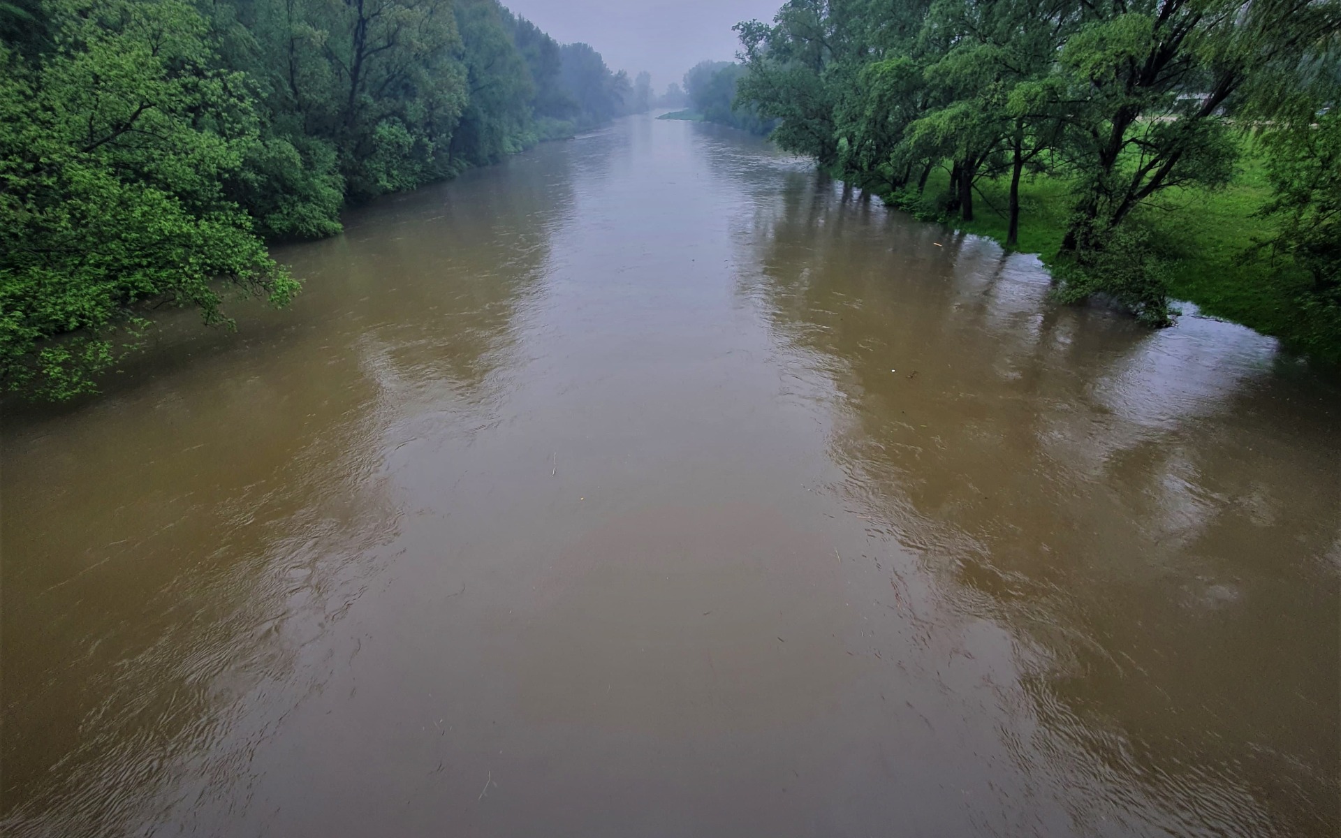 Alarm przeciwpowodziowy w powiecie oświęcimskim. W Oświęcimiu obowiązuje alarm powodziowy