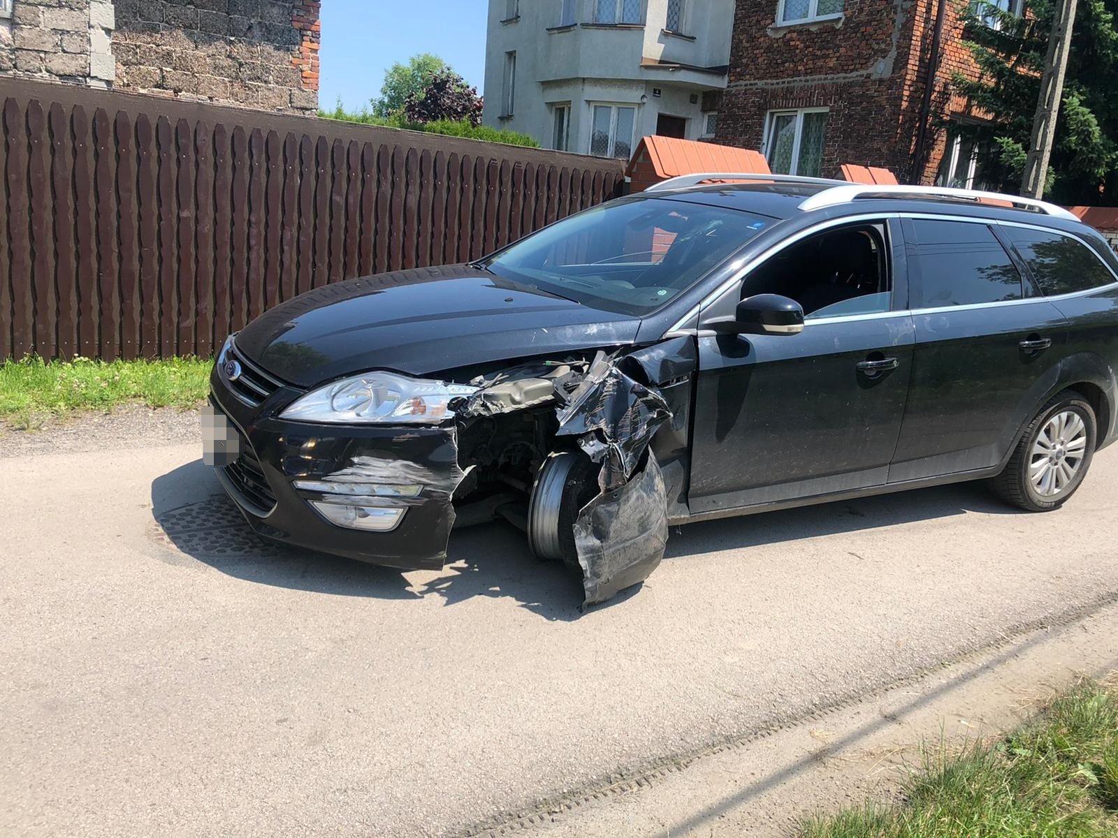 Nietrzeźwy kierujący doprowadził do niebezpiecznych zdarzeń na drodze, został zatrzymany przez kuriera – ZDJĘCIA!