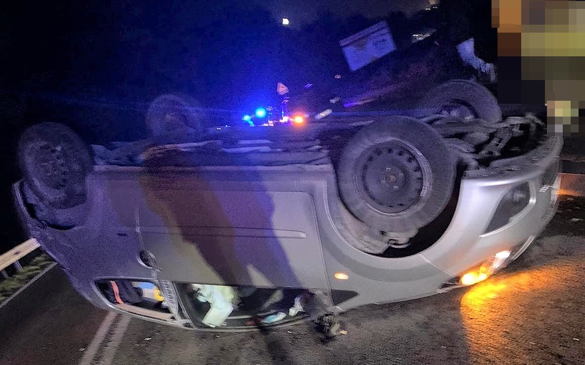 Dachowanie na DW933 w Brzeszczach – ZDJĘCIA!