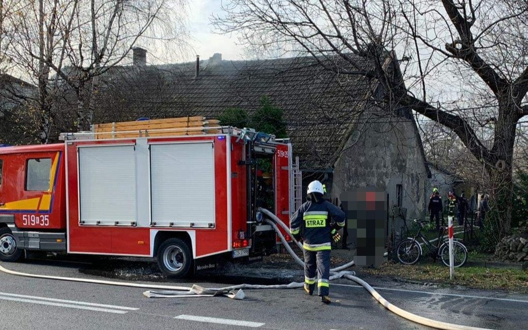 Pożar budynku w Kętach. Na miejscu ląduje śmigłowiec LPR – ZDJĘCIA!