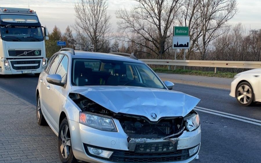 Po kolizji utrudnienia na wiadukcie na DK44