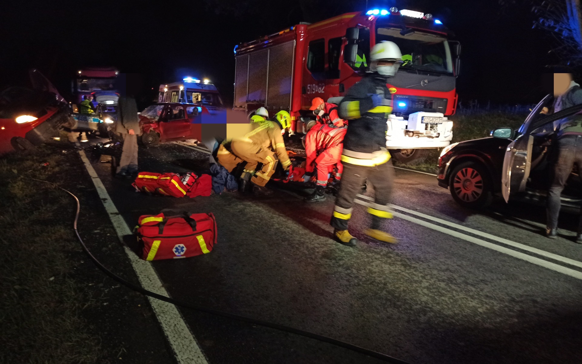 Poważny wypadek w Przeciszowie. DK44 zablokowana. Na miejscu ląduje śmigłowiec LPR