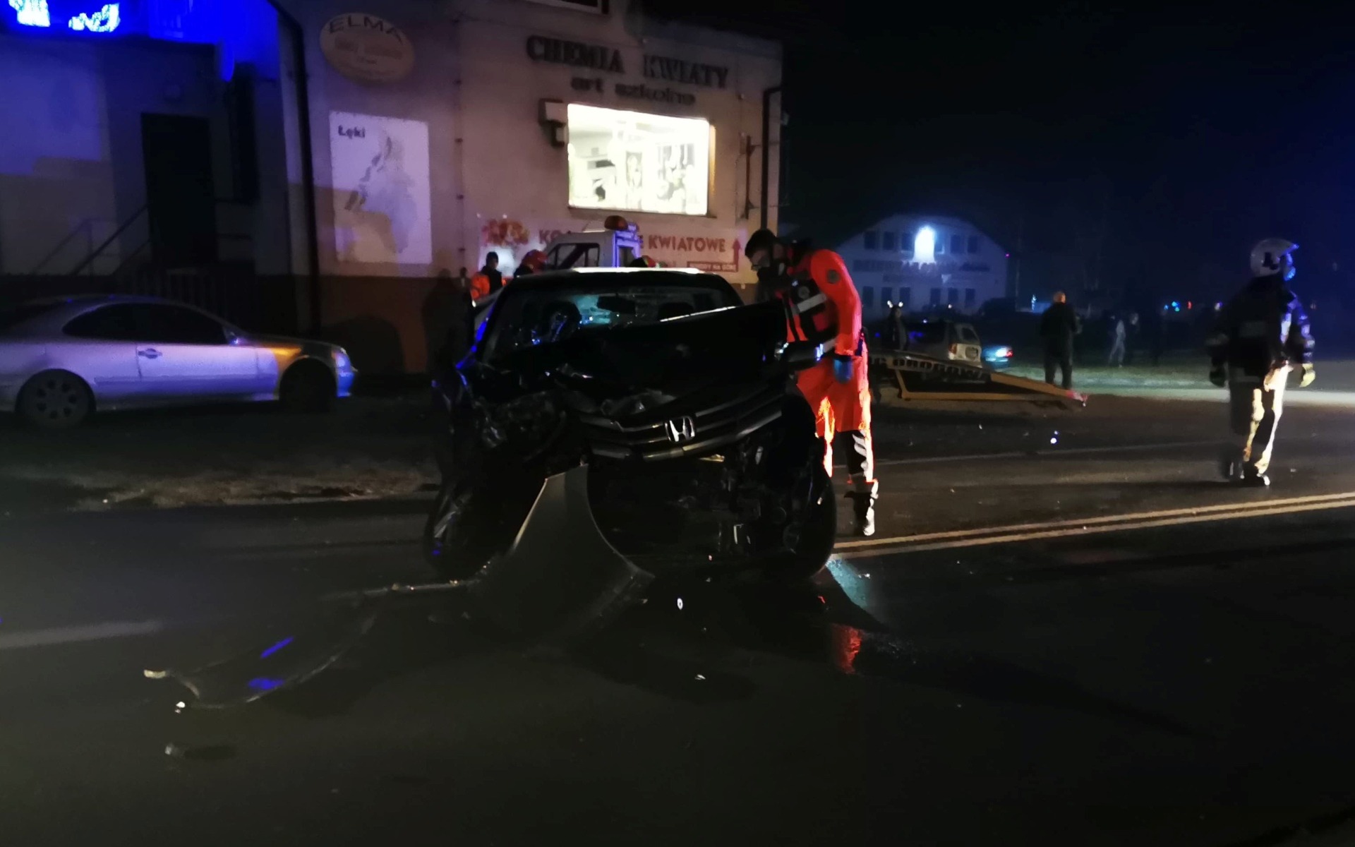 Wypadek w Łękach. Trwa akcja ratownicza – ZDJĘCIA!