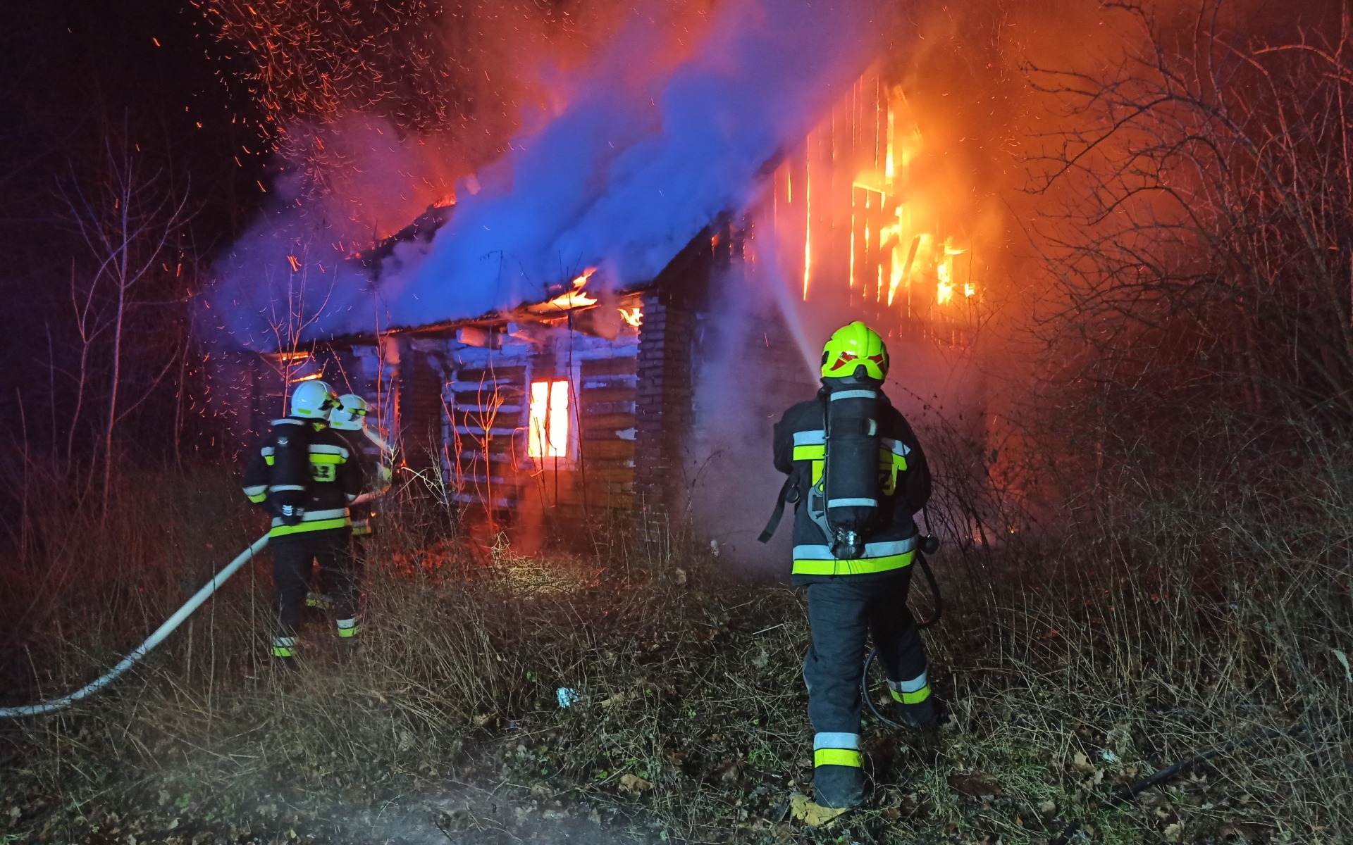 Pożar budynku w Przeciszowie. Zablokowana DK44 – ZDJĘCIA, FILM!