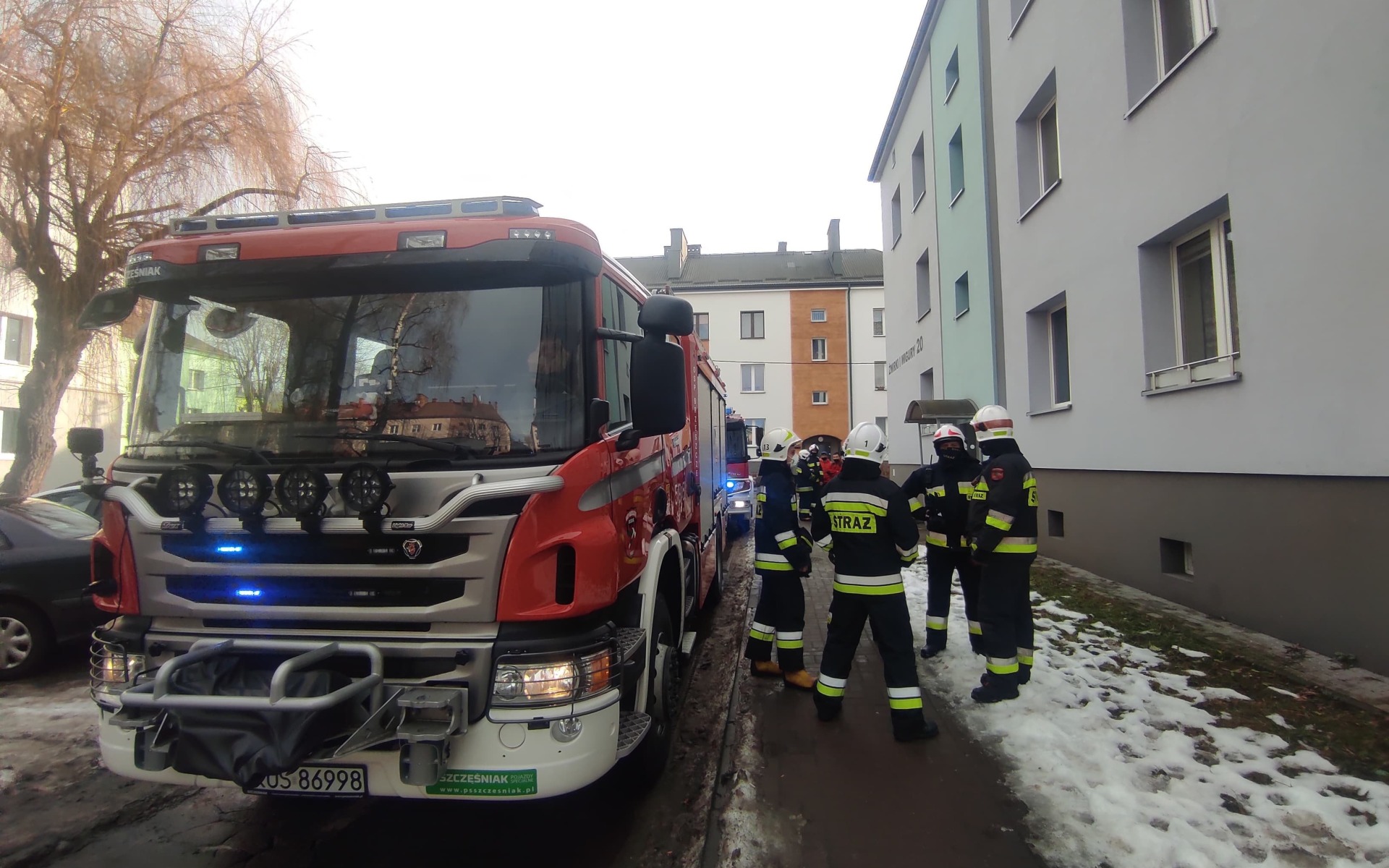 Pożar w Brzeszczach. Palił się ,,kosz na śmieci” w mieszkaniu – ZDJĘCIA!