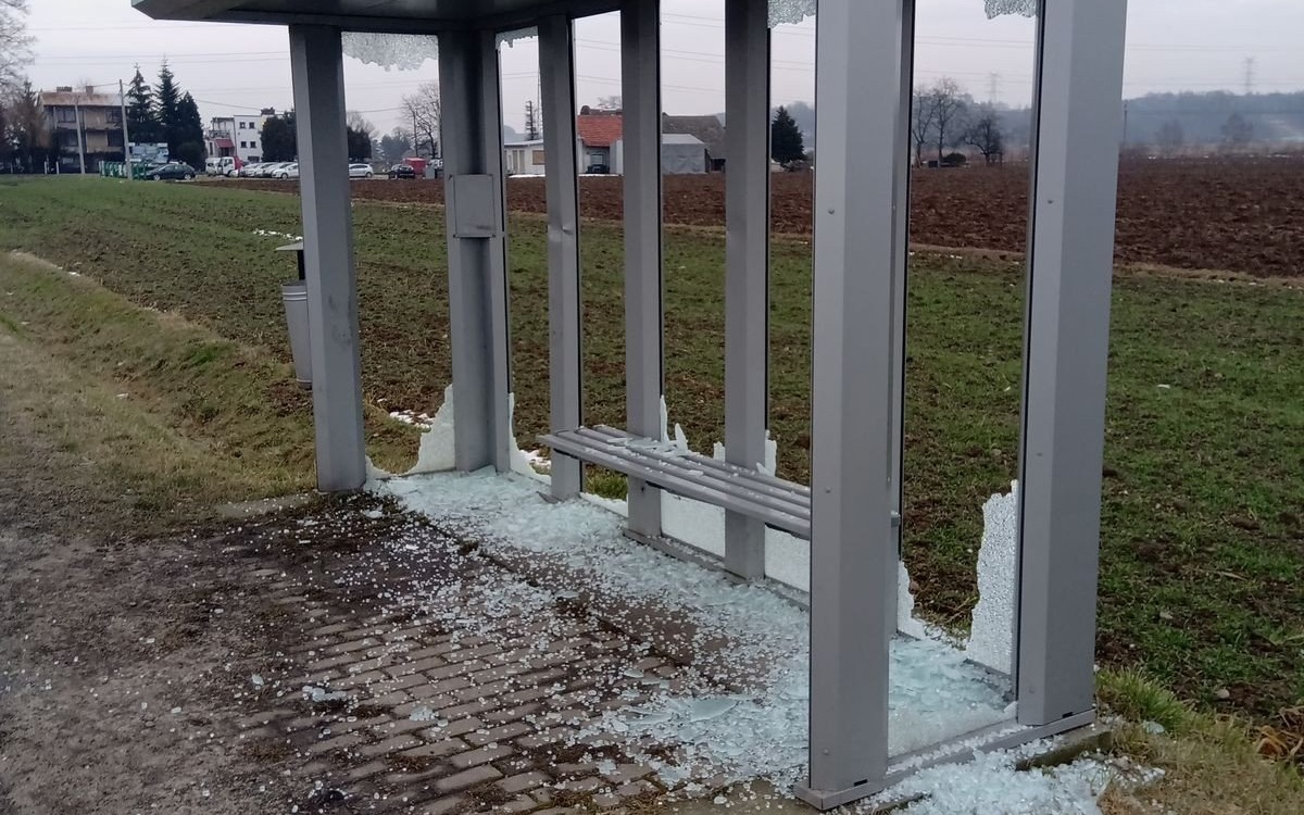 Urząd Gminy Zator poszukuje świadków dewastacji przystanków – ZDJĘCIA!
