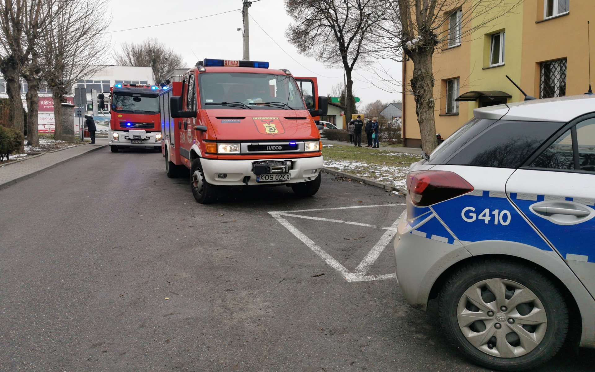 Interwencja służb ratowniczych w Chełmku. W mieszkaniu odnaleziono ciało 60-latka