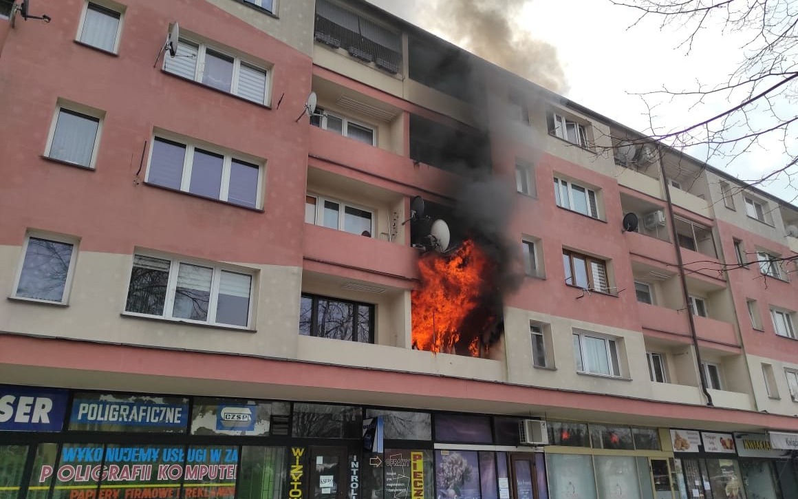 Pożar mieszkania w Oświęcimiu, trwa akcja gaśnicza – ZDJĘCIA!