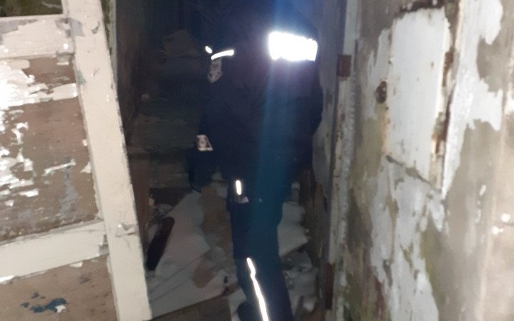 Nietrzeźwy leżał na chodniku. Policjanci apelują: Reaguj, kiedy zagrożone jest ludzkie życie