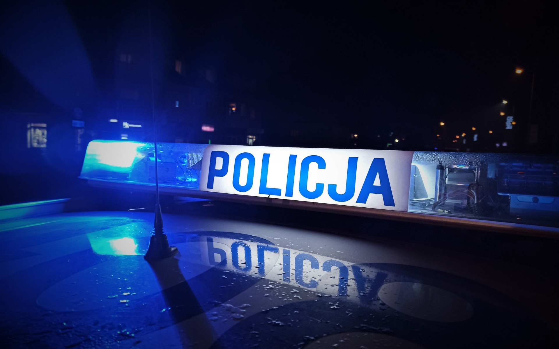 Akcja „Zima”. Nietrzeźwy leżał na śniegu. Interweniowała mieszkanka oraz dzielnicowi.