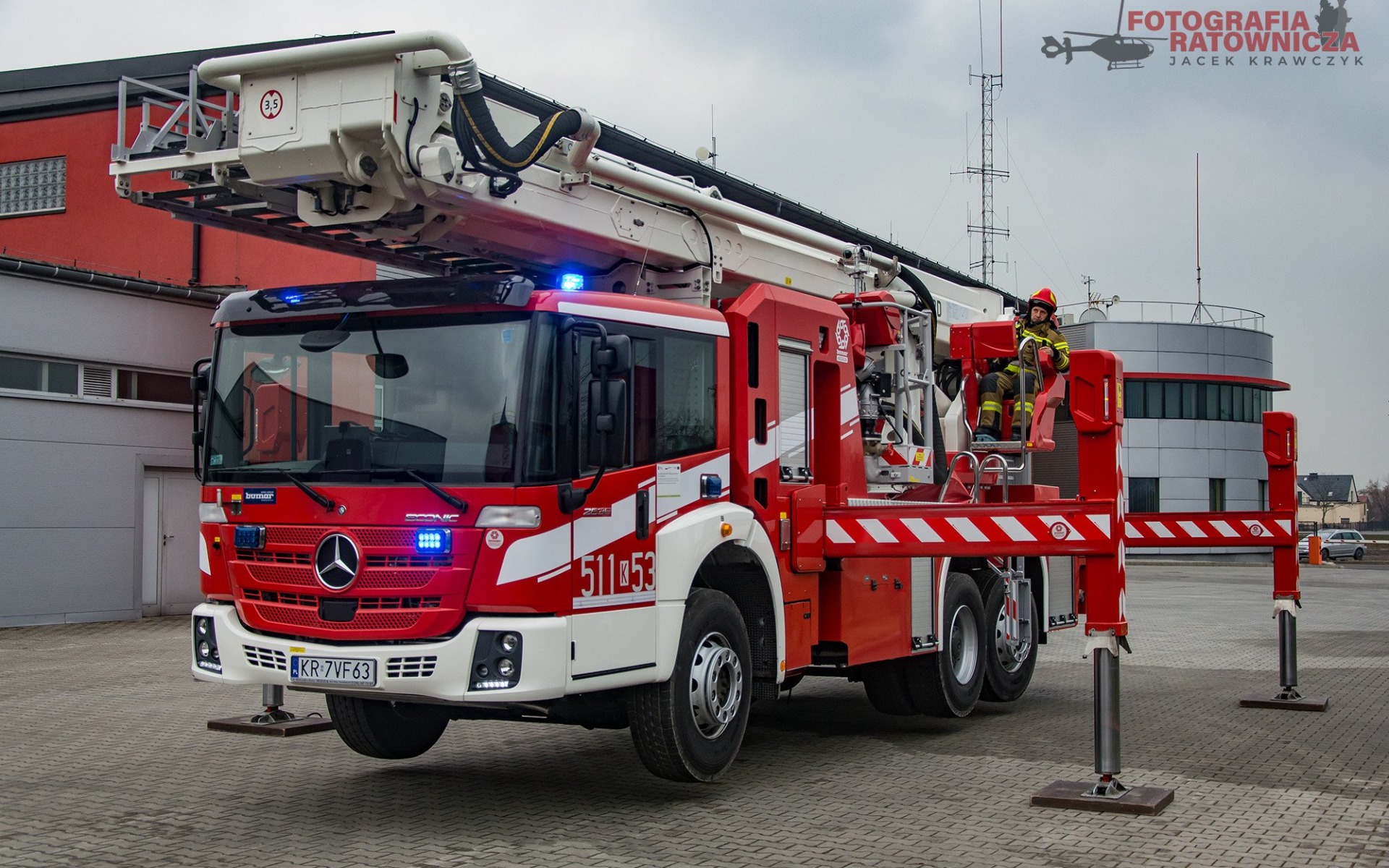 Nowy podnośnik dla PSP Oświęcim. Kosztował ponad 2,5 mln złotych