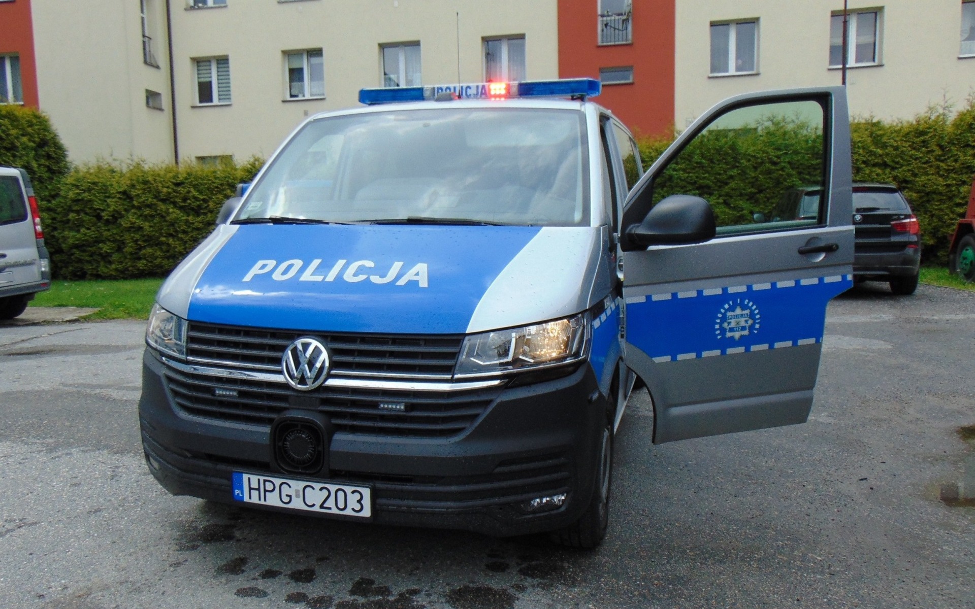 Nowy volkswagen T6 trafił do oświęcimskich policjantów