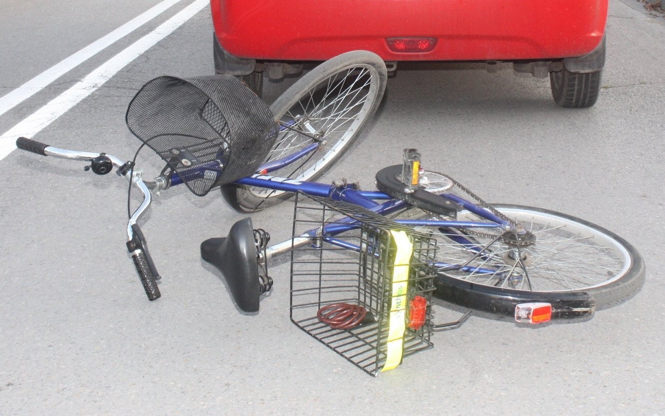 Rowerzystka pod wpływem alkoholu ,,wjechała” w samochód