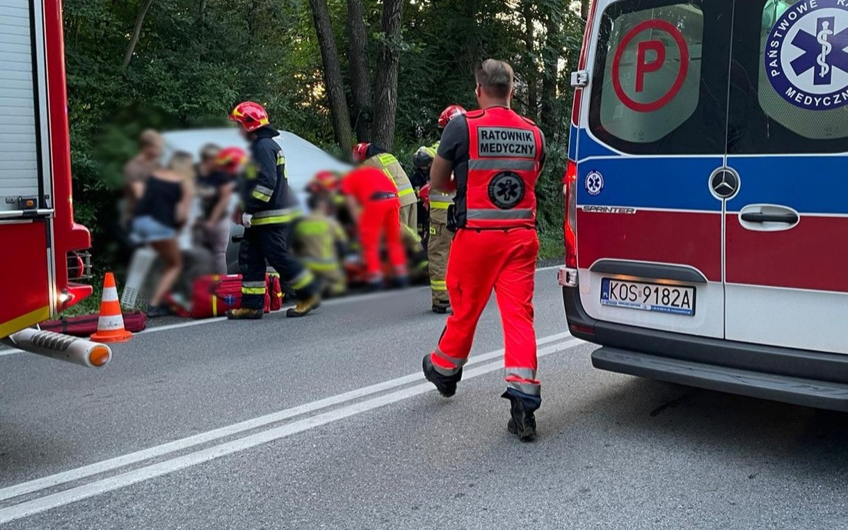 Poważny wypadek w Grojcu. Trwa reanimacja jednej osoby – ZDJĘCIA!