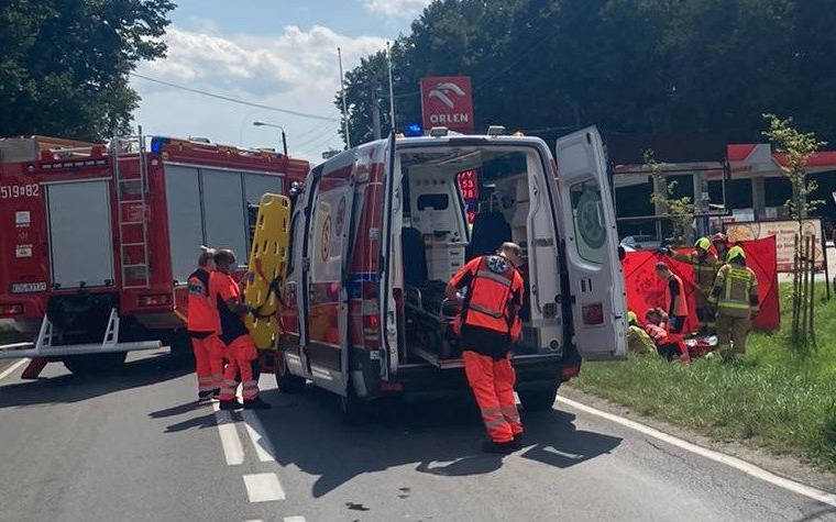 Wypadek na DK28 w Zatorze. Trwają działania służb – ZDJĘCIA!