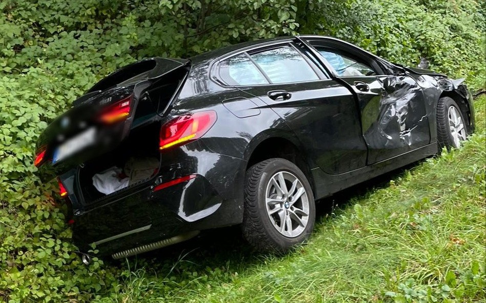 Po wypadku trwają poszukiwania kierowcy. Na miejscu GPR OSP Kęty