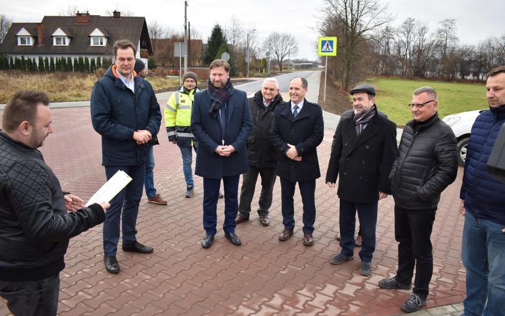 Zmodernizowano drogę powiatową łączącą Babice z Brzezinką