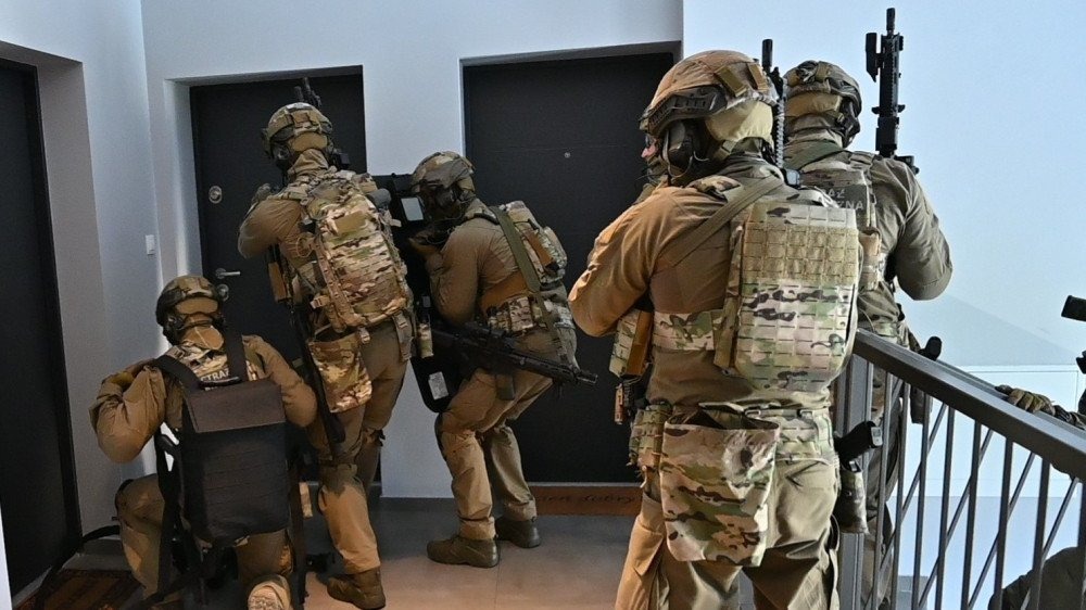 Stręczyciele prowadzący seksbiznes w Oświęcimiu trafią przed Sąd – FILM, FOTO!