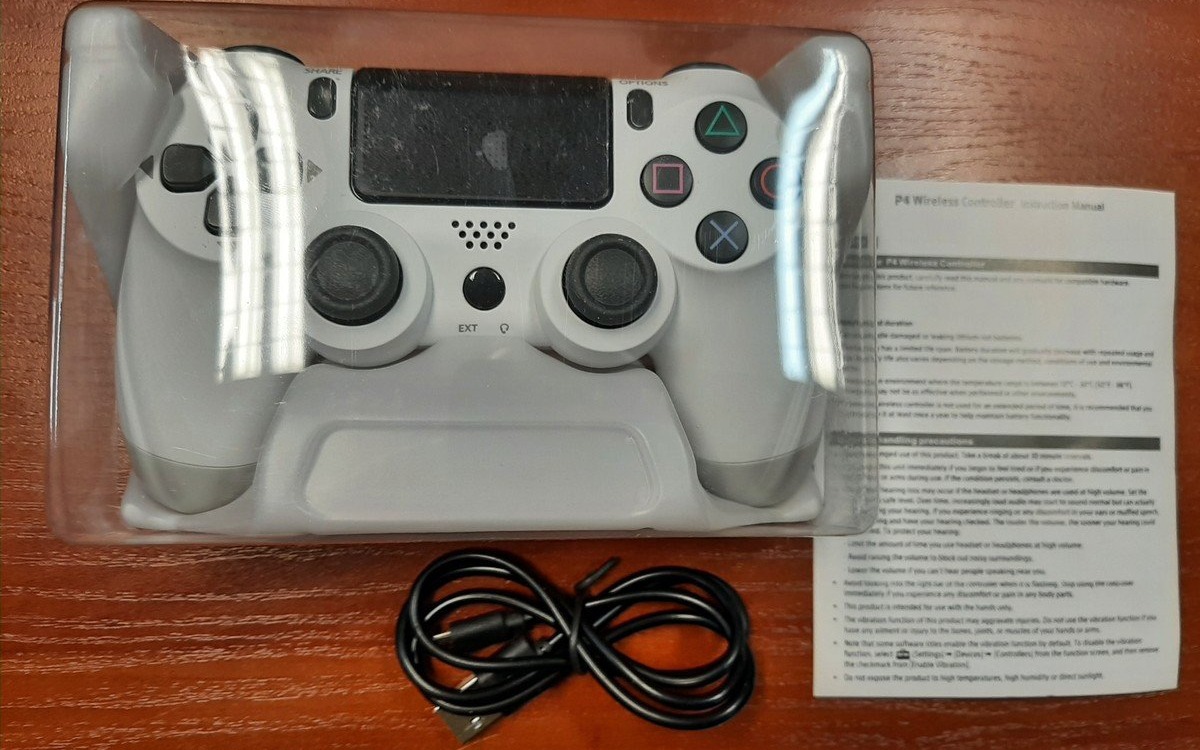 Oświęcimscy policjanci zatrzymali sprzedawcę podrobionych gamepadów