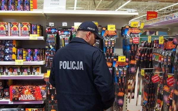 Odpustowy handlarz podejrzany o sprzedaż petard nieletnim