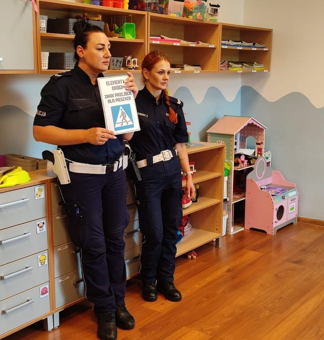 Policjantki z oświęcimskiej drogówki z przedwakacyjną profilaktyką u przedszkolaków