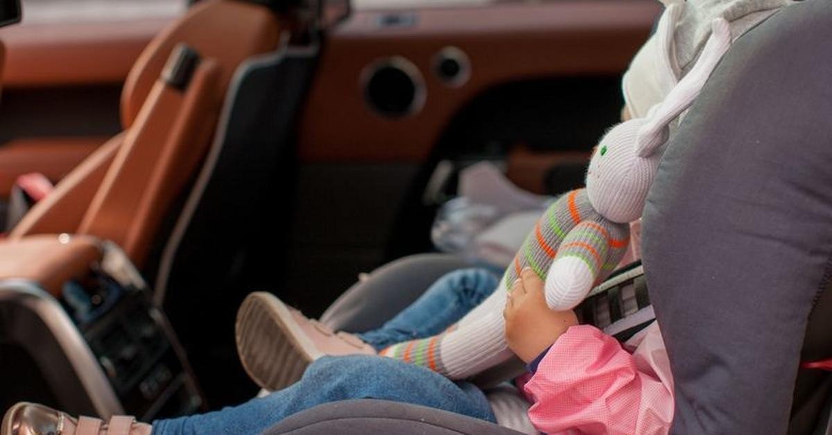 Ojciec zostawił 2-latkę w nagrzanym samochodzie i poszedł po zakupy