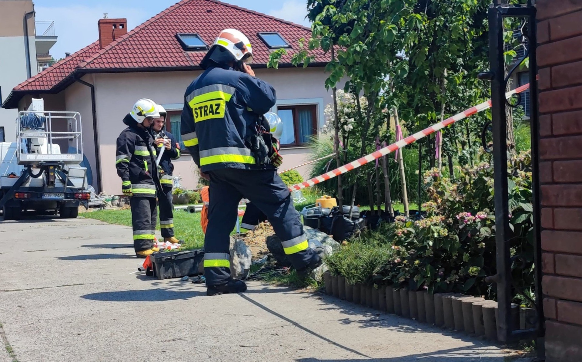 Porażenie prądem podczas wymiany oświetlenia. Mężczyzna po NZK został przetransportowany do szpitala – ZDJĘCIA!