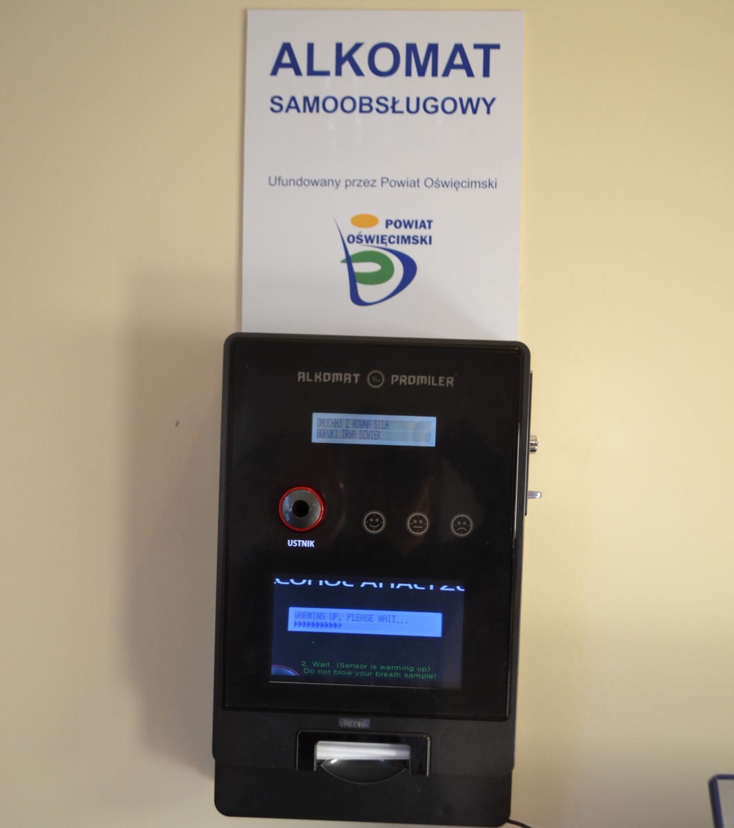 Dwaj nietrzeźwi kierowcy wpadli w ręce drogówki. Policjanci apelują o trzeźwość na drodze i przypominają o samoobsługowych alkomatach