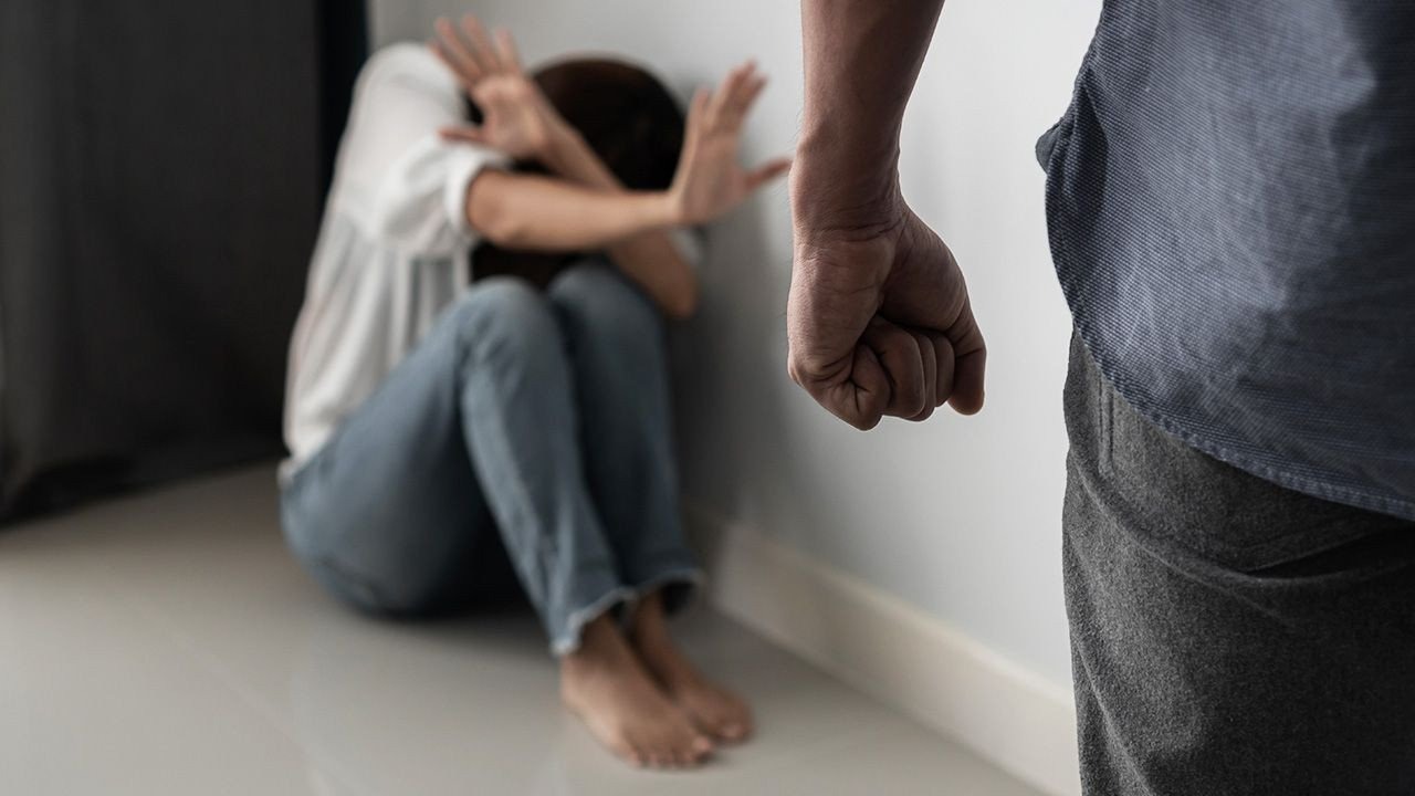 Kolejny domowy agresor z zarzutami i prokuratorskimi zakazami