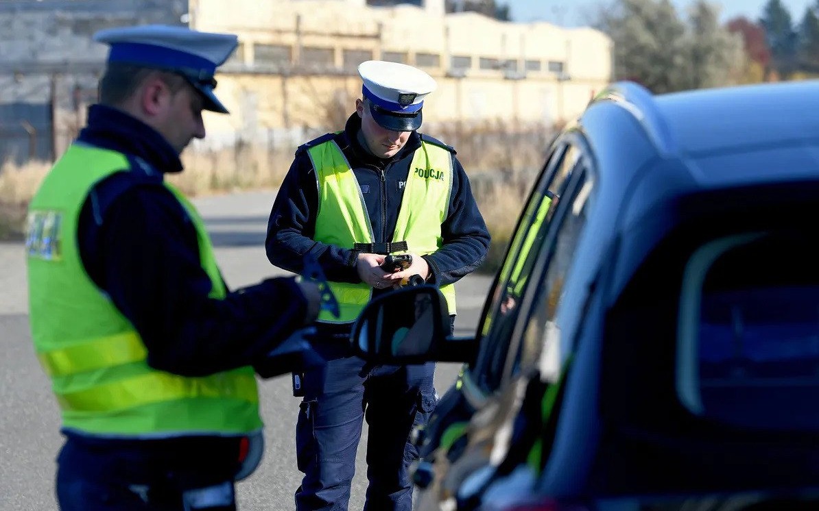 Nietrzeźwy ojciec wiózł samochodem małoletnią córkę