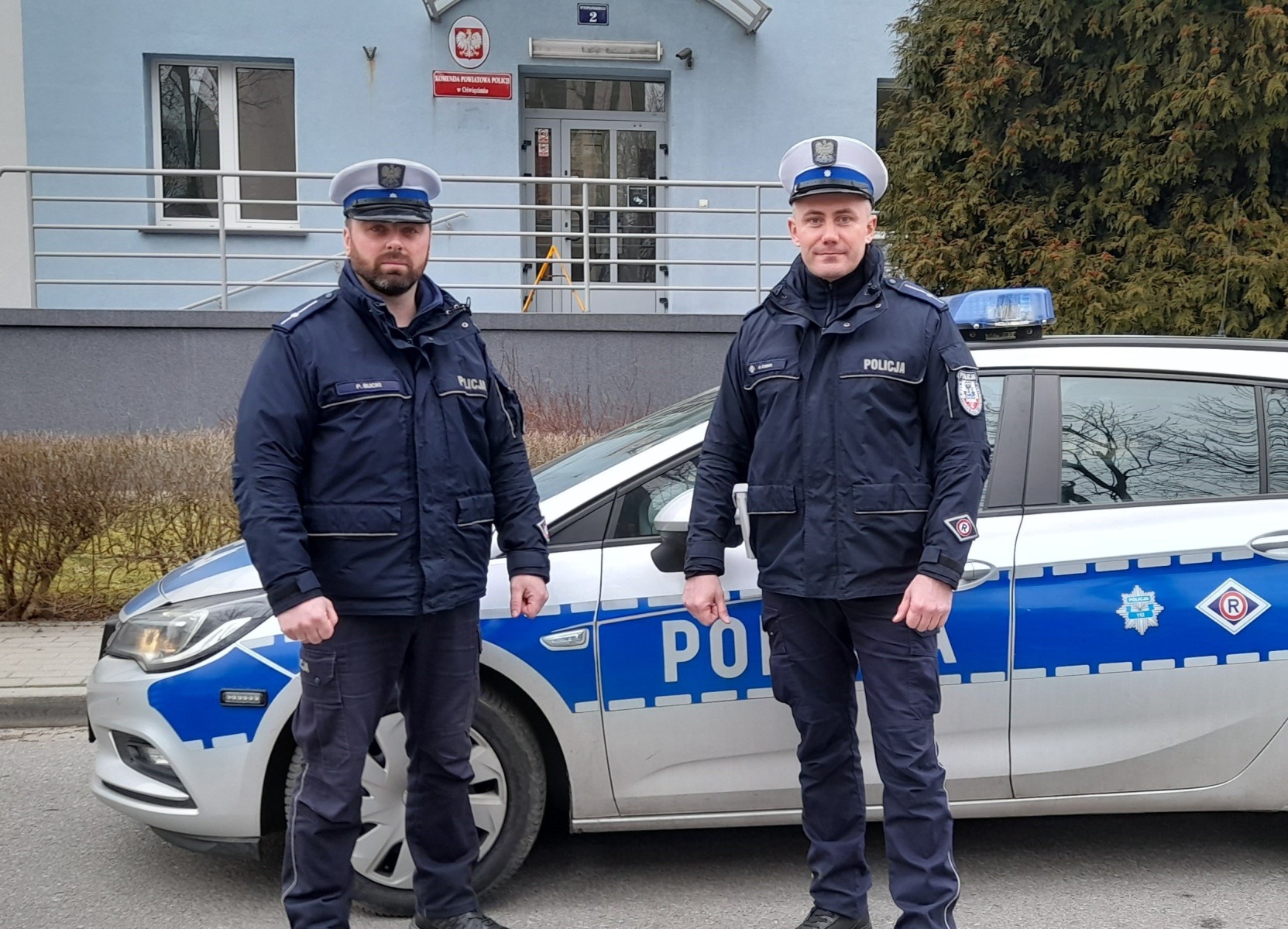 Wracając ze służby udzielili pomocy rannemu mężczyźnie