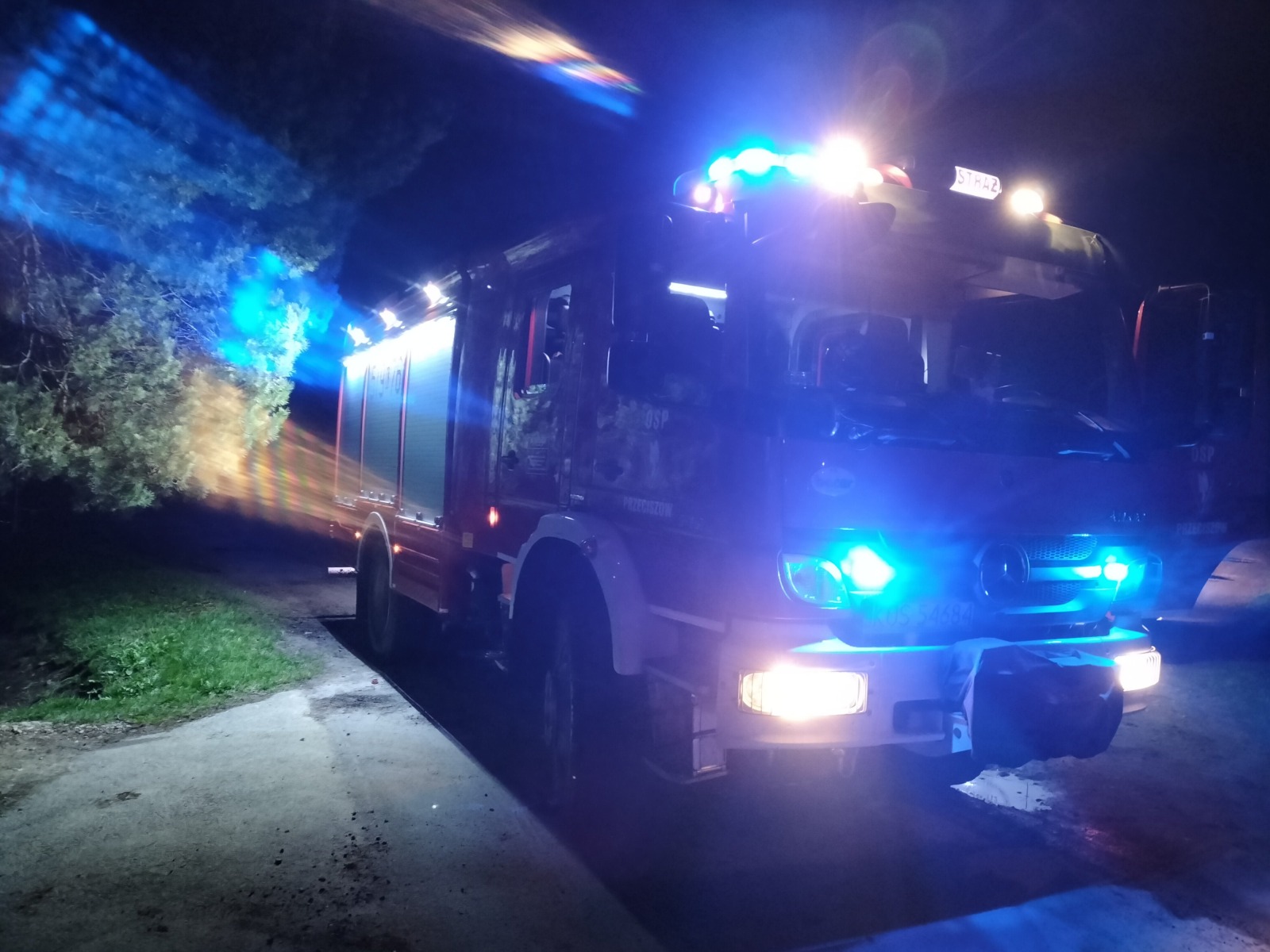 Nocna akcja strażaków i policjantów