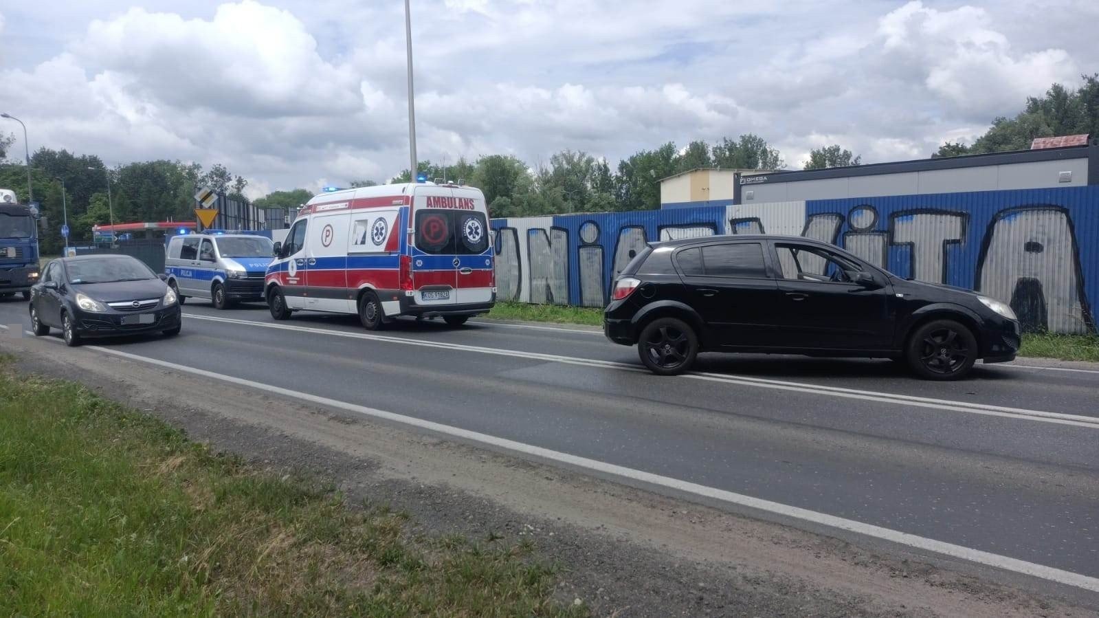 Mężczyzna uciekł z karetki a po chwili doszło u niego do NZK