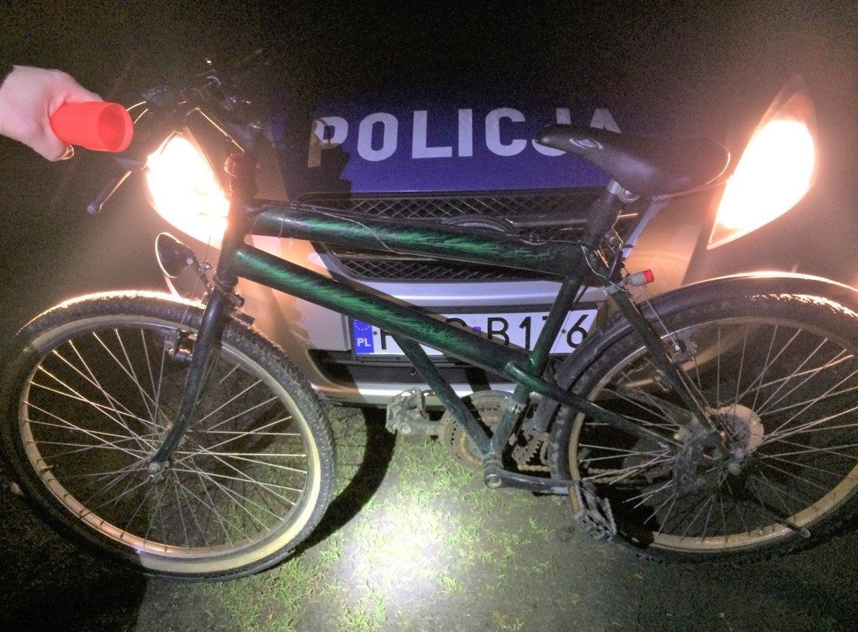 Krajówką z promilami na rowerze.