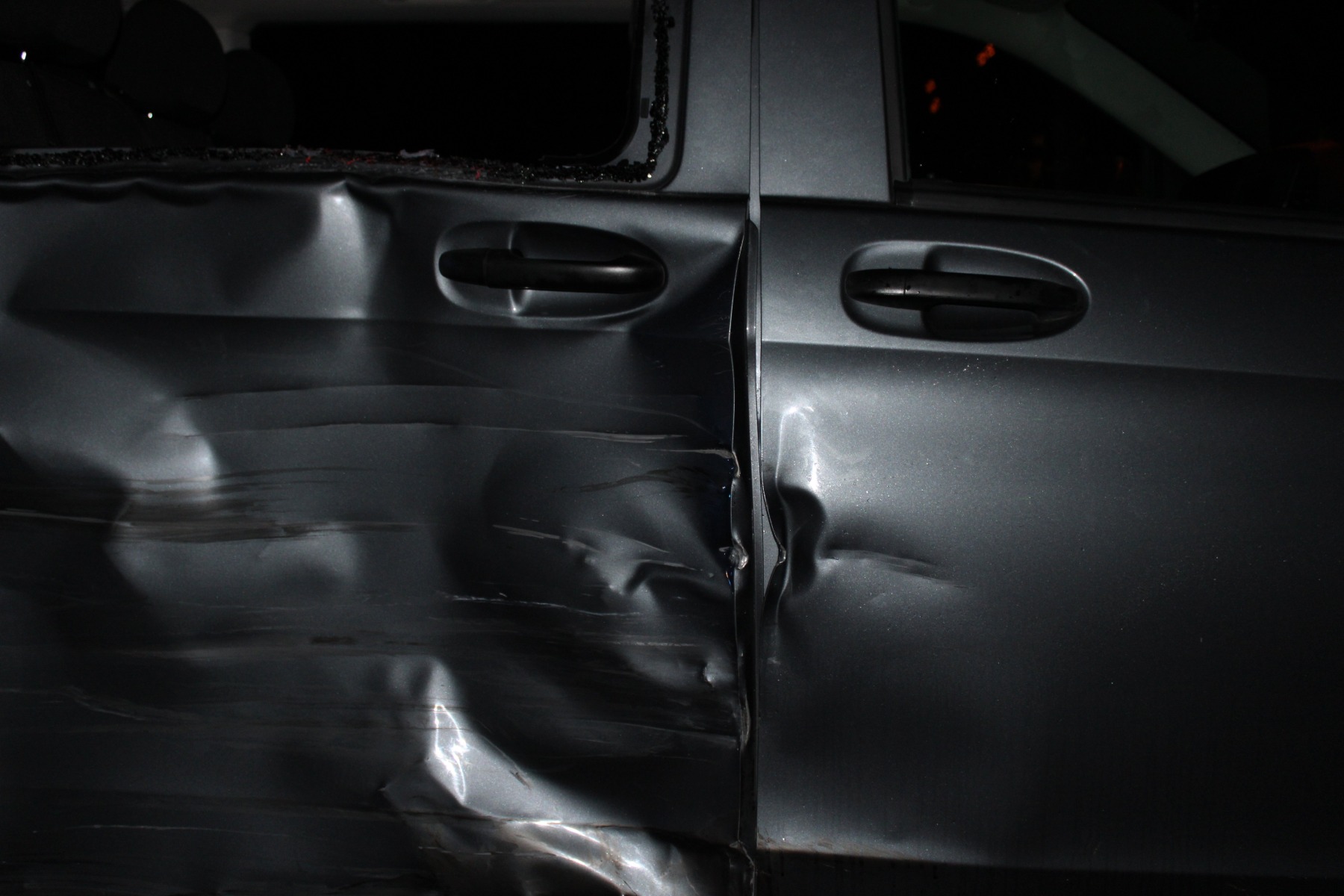 Wypadek drogowy z udziałem samochodu i motocykla