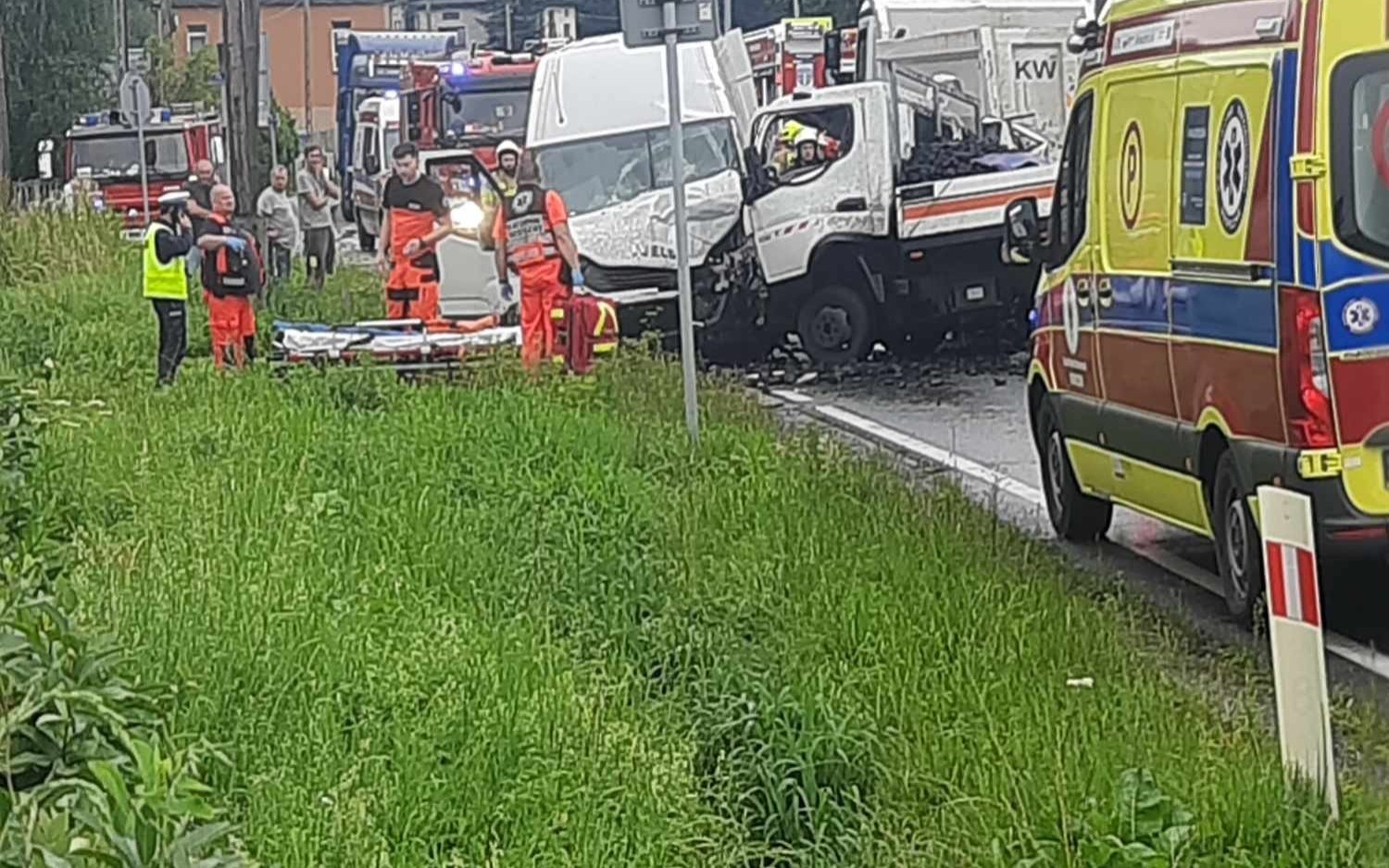 Poważny wypadek we Włosienicy. DK44 zablokowana – FOTO!