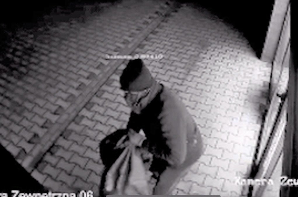 Poszukiwany sprawca kradzieży z włamaniem do sklepu. Rozpoznajesz go. Powiadom Policję – FILM !