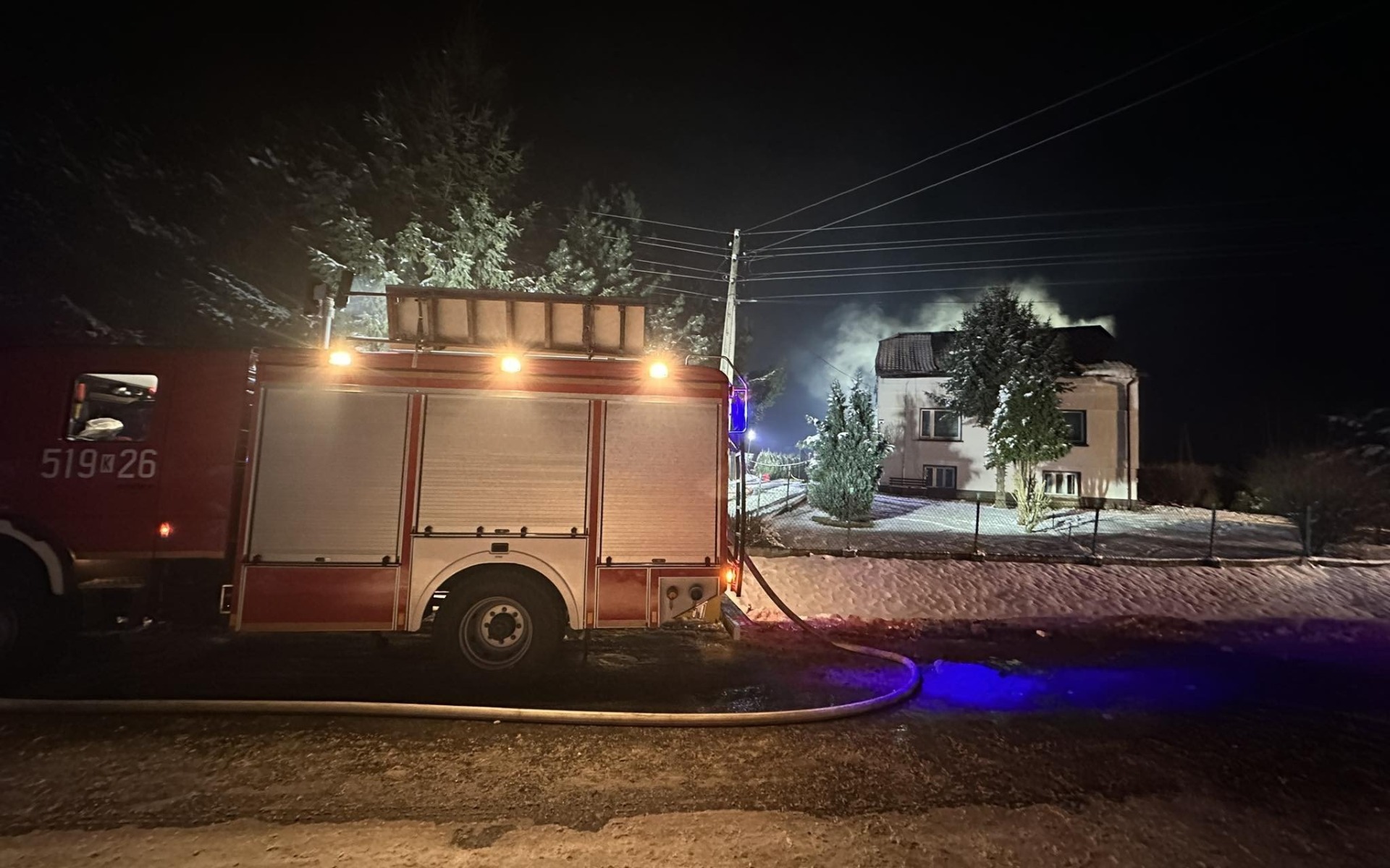 Ponad trzy godziny działań przy pożarze budynku w Bulowicach – ZDJĘCIA!