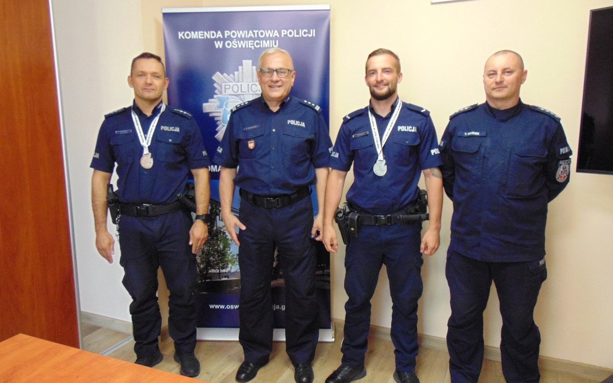 oświęcimscy dzielnicowi ze srebrnym i brązowym medalem w Turnieju o Puchar Miasta Oświęcim w Brazylijskim Ju Jitsu