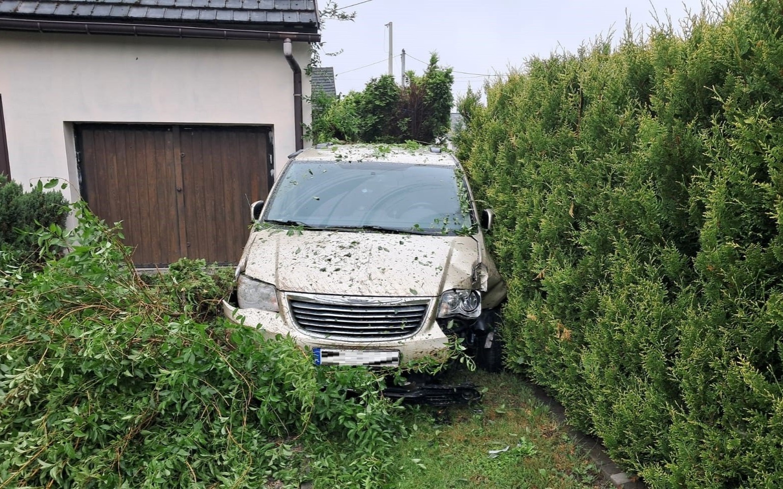 Pijany sprawca kolizji zatrzymany podczas próby ucieczki z miejsca zdarzenia