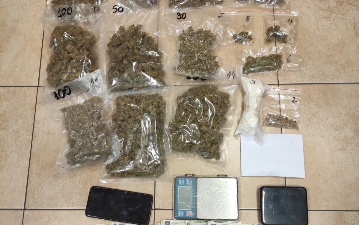 Mężczyzna posiadał ponad kilogram narkotyków. Został aresztowany