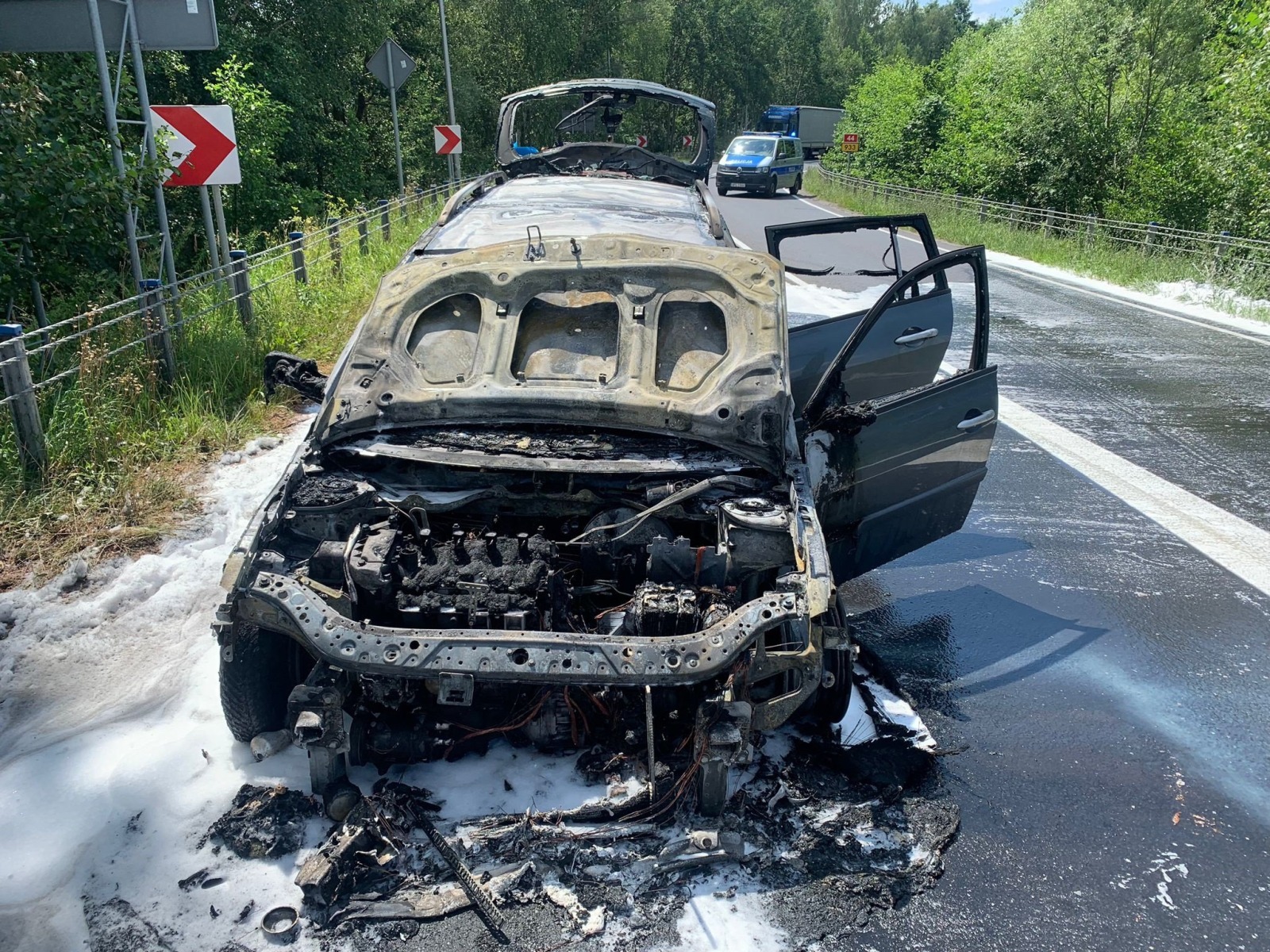 Pożar samochodu, którym podróżowała trzyosobowa rodzina