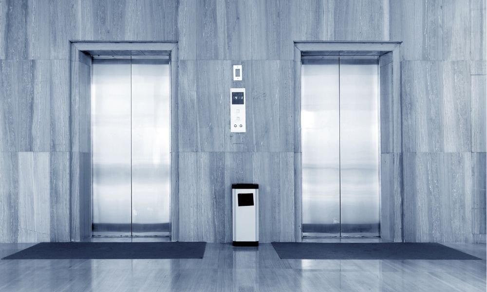 Windy towarowe w Krakowie – na co zwrócić uwagę przy montażu windy w budynku?