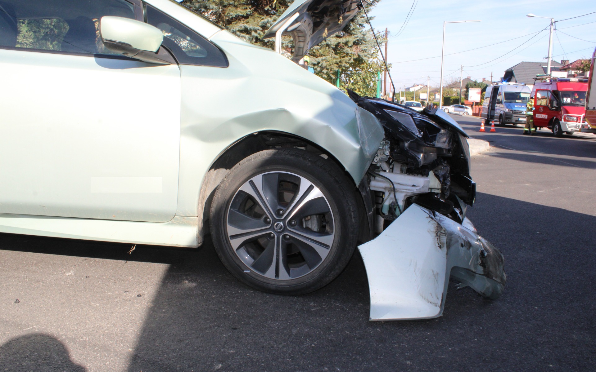 Niedzielny wypadek drogowy w Osieku. Zderzenie dwóch samochodów osobowych – FOTO!