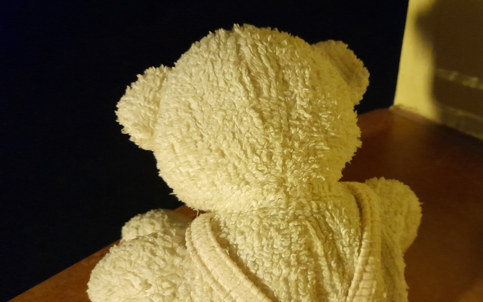 Zarzuty oraz nakaz opuszczenia domu dla domowego agresora